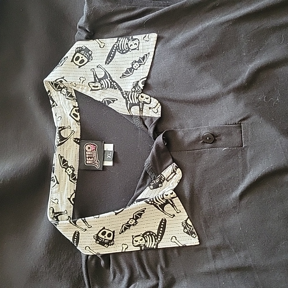 Retrolicious Wednesday shirt-cat skeletons!